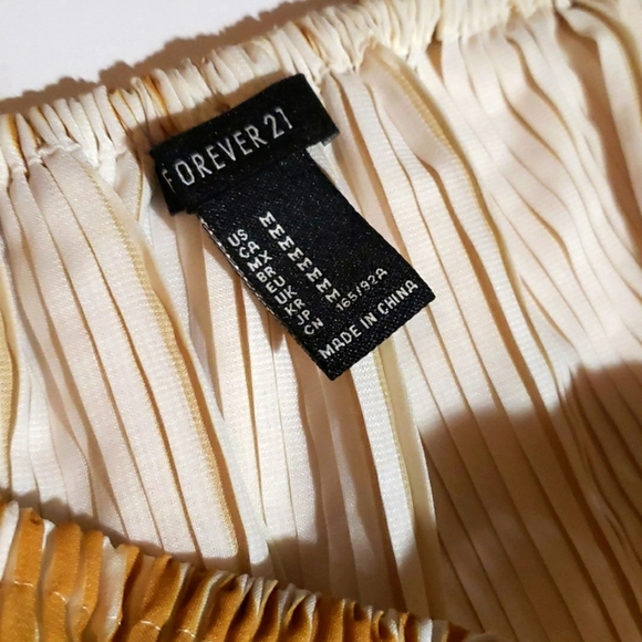 M - Forever 21 Women's  Pleated Off-Shoulder Crop: Yellow Mustard Flowy Crop Top - Picture 5 of 7